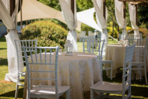 Cerimonie Villapiana, tavoli addobbati in bianco